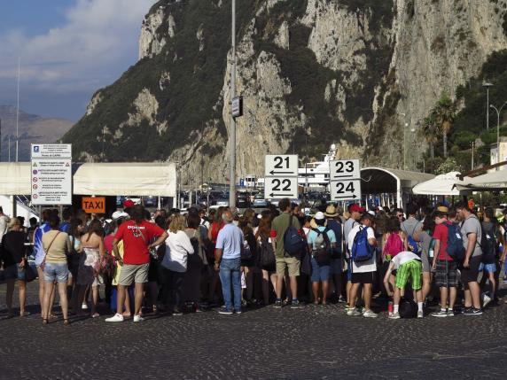 Capri: blocco dei turisti per un guasto idrico